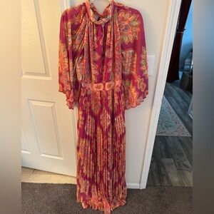 Stunning Avara paisley boho pleated open back maxi dress